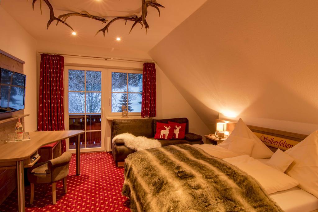 Hotel & Restaurant Gruener Baum - Die Gruene Oase Am Feldberg Feldberg  Exteriör bild